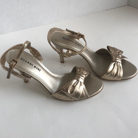 Women’s Gianni Bini size 6 1/2 gold - Picture 2 of 5